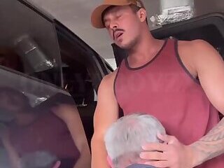 Diego Barros cock serviced by daddy uber driver